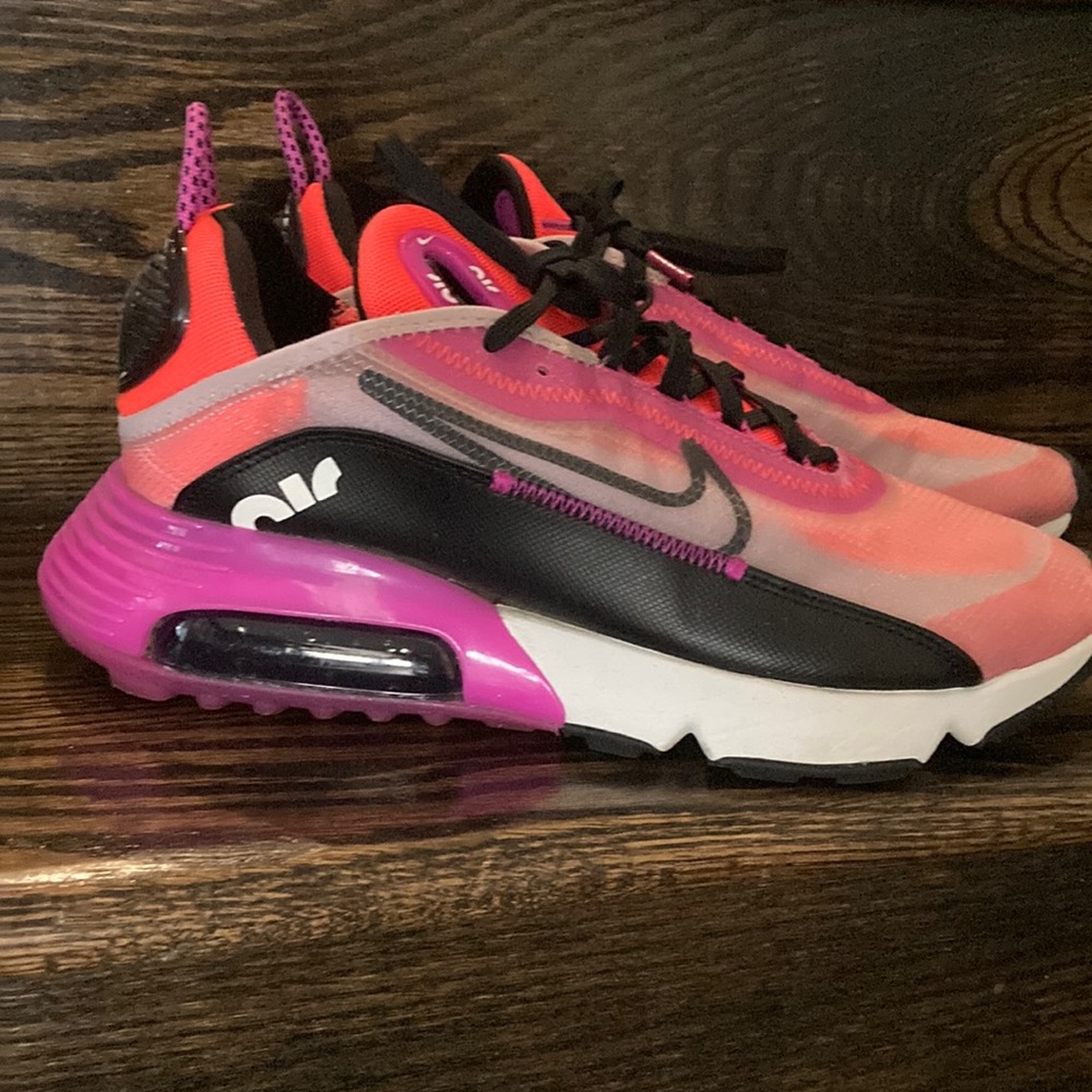 Womens Nike Air Max 2090
